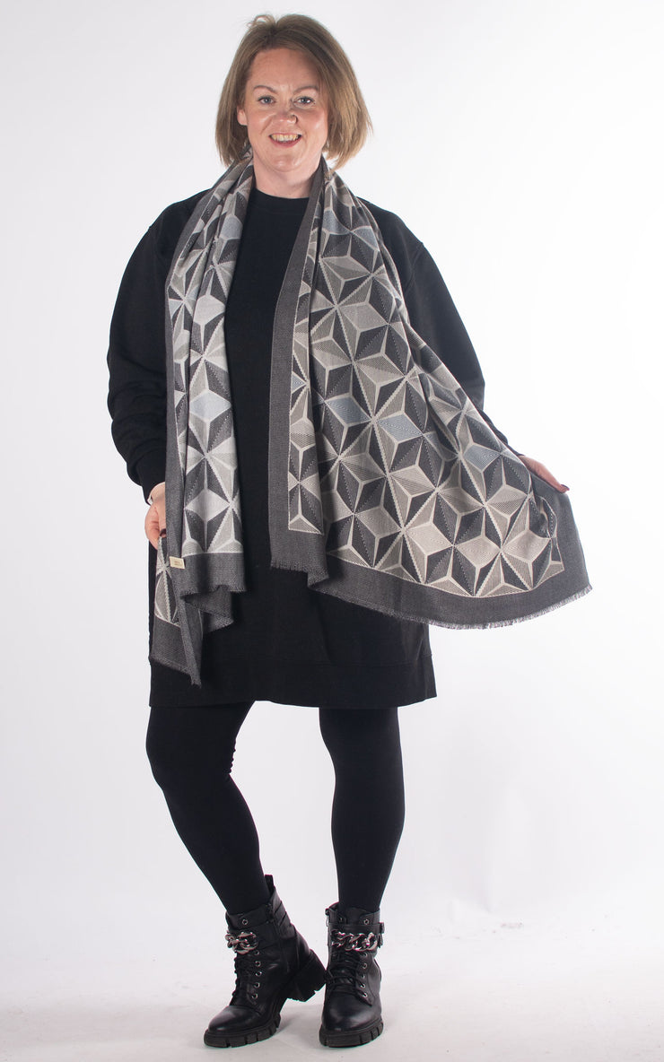 Scarf | Isometric Cubes | Black